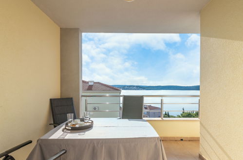Foto 23 - Appartamento con 2 camere da letto a Trogir con vista mare