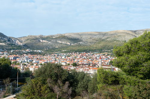 Foto 25 - Appartamento con 2 camere da letto a Trogir con vista mare