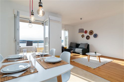 Foto 2 - Appartamento con 2 camere da letto a Trogir con vista mare