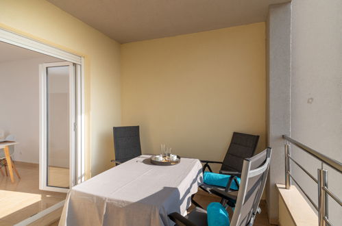 Foto 22 - Appartamento con 2 camere da letto a Trogir con vista mare