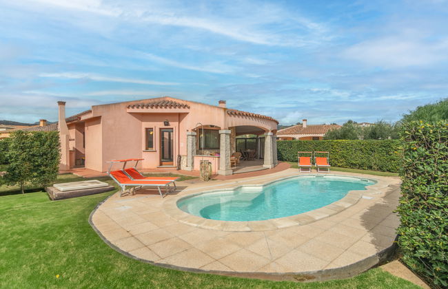 Casa de 4 quartos em Muravera com piscina privada e jardim - Foto 1
