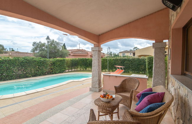 Casa de 4 quartos em Muravera com piscina privada e jardim - Foto 2