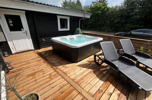 Photo 2 - Maison de 3 chambres à Oksbøl avec terrasse et bain à remous