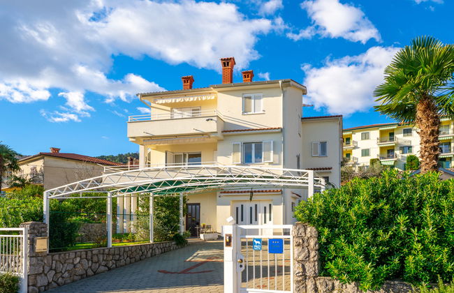 Apartamento de 2 quartos em Lovran com jardim e terraço - Foto 1