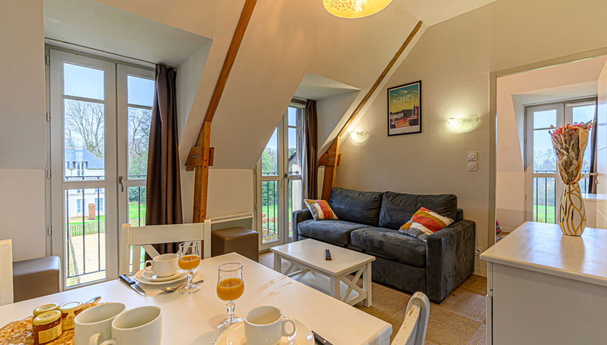 3 bedroom Apartment in Baden with swimming pool and garden - Photo 1