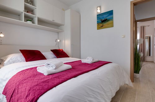 Foto 16 - Appartamento con 2 camere da letto a Vir con vista mare