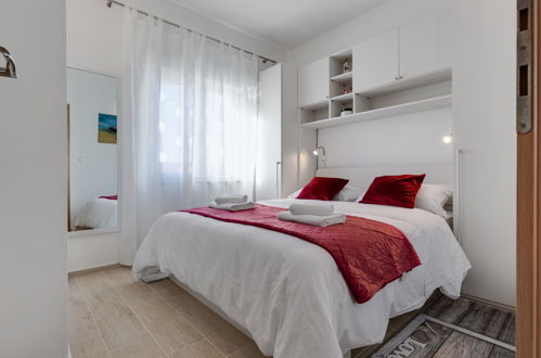 Foto 17 - Appartamento con 2 camere da letto a Vir con vista mare