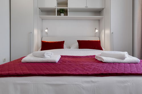 Foto 20 - Appartamento con 2 camere da letto a Vir con vista mare