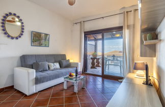 Photo 3 - 1 bedroom Apartment in Golfo Aranci with garden and terrace