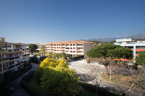 Foto 12 - Appartamento con 1 camera da letto a Bormes-les-Mimosas con vista mare