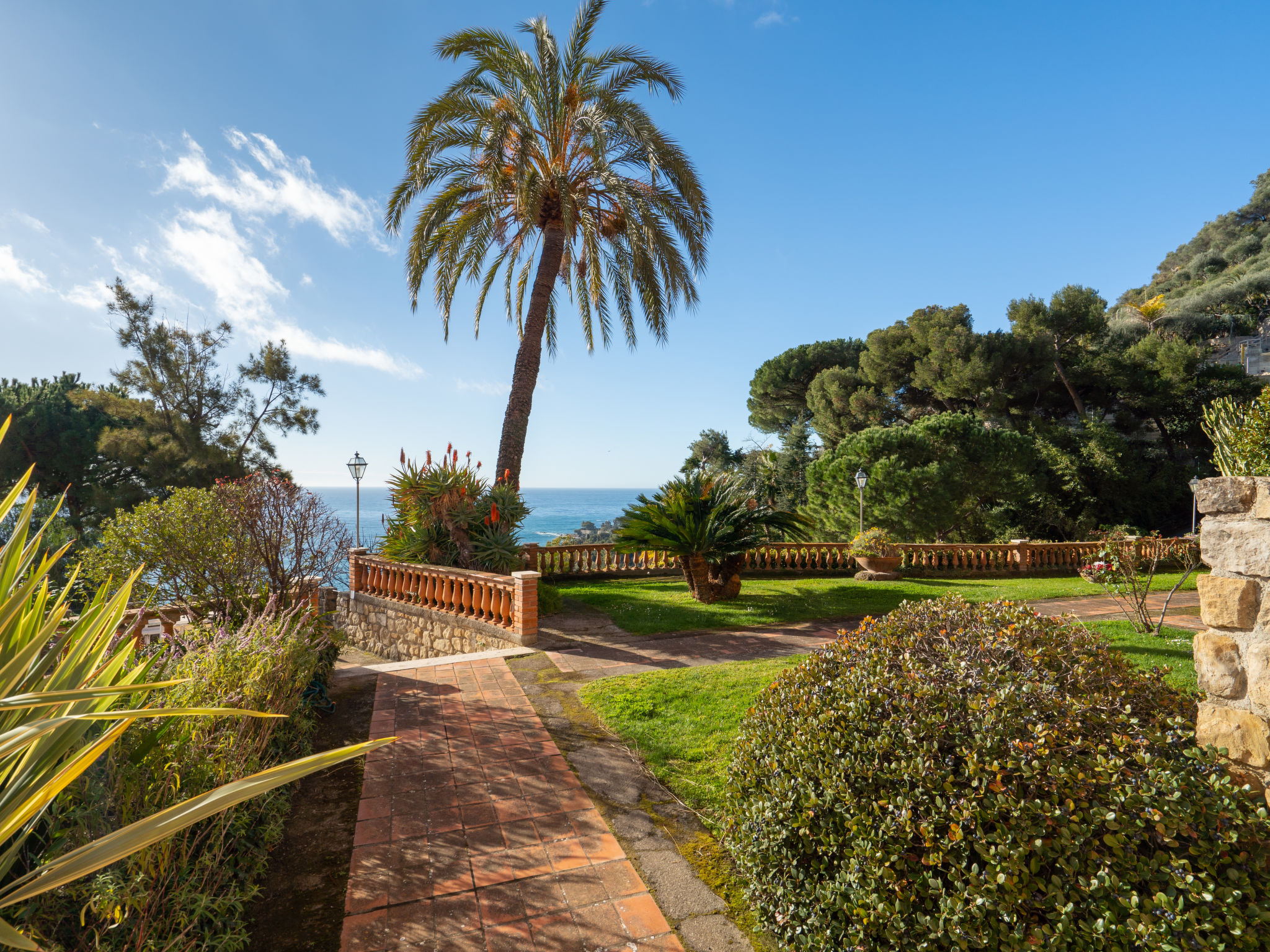 Foto 16 - Apartamento en Ventimiglia con piscina y vistas al mar