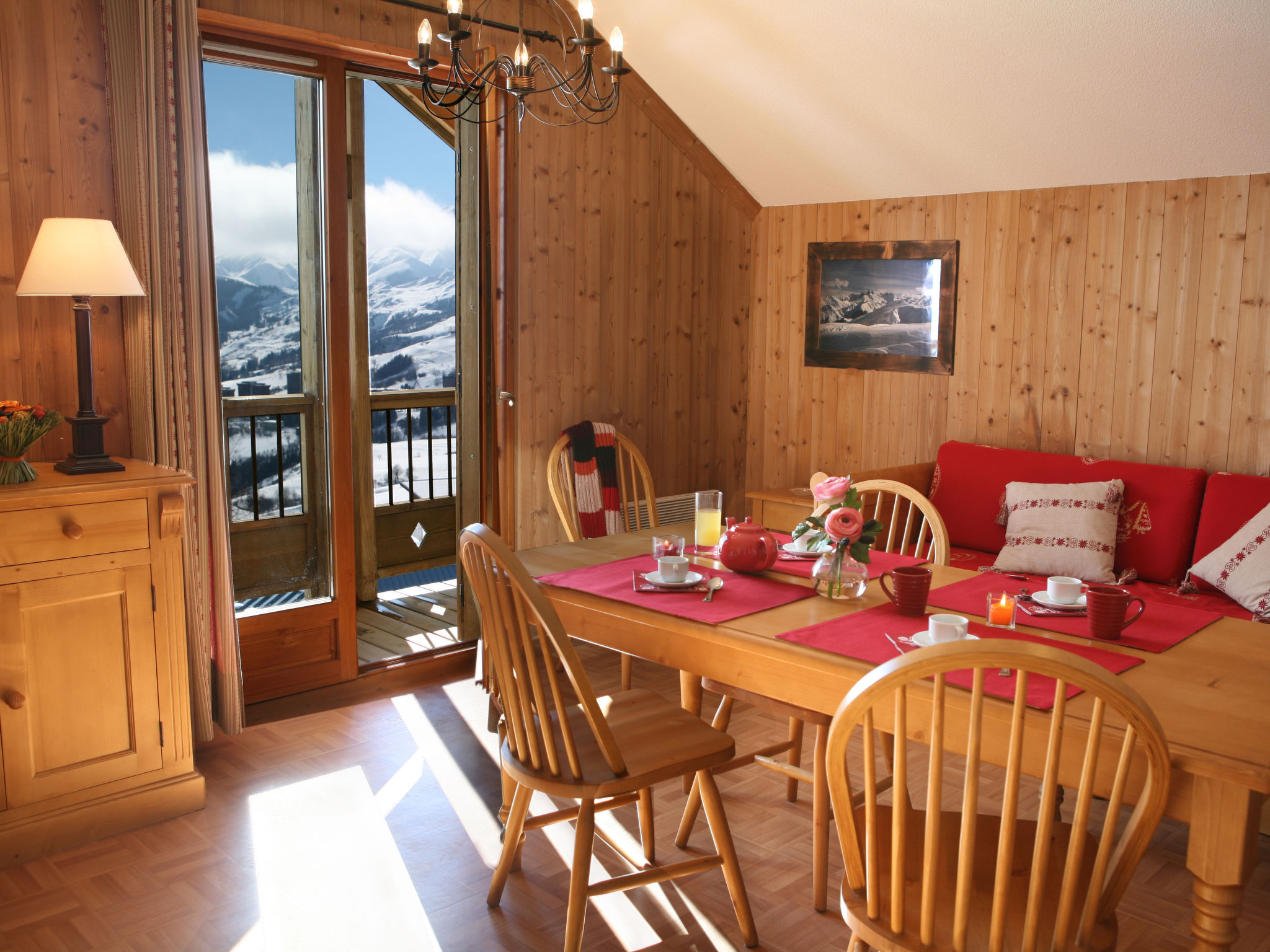 Foto 2 - Appartamento con 4 camere da letto a Fontcouverte-la-Toussuire con piscina e vista sulle montagne