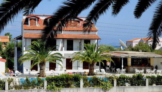 Captain's Studios & Apartments - Photo 3