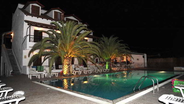 Captain's Studios & Apartments - Photo 5