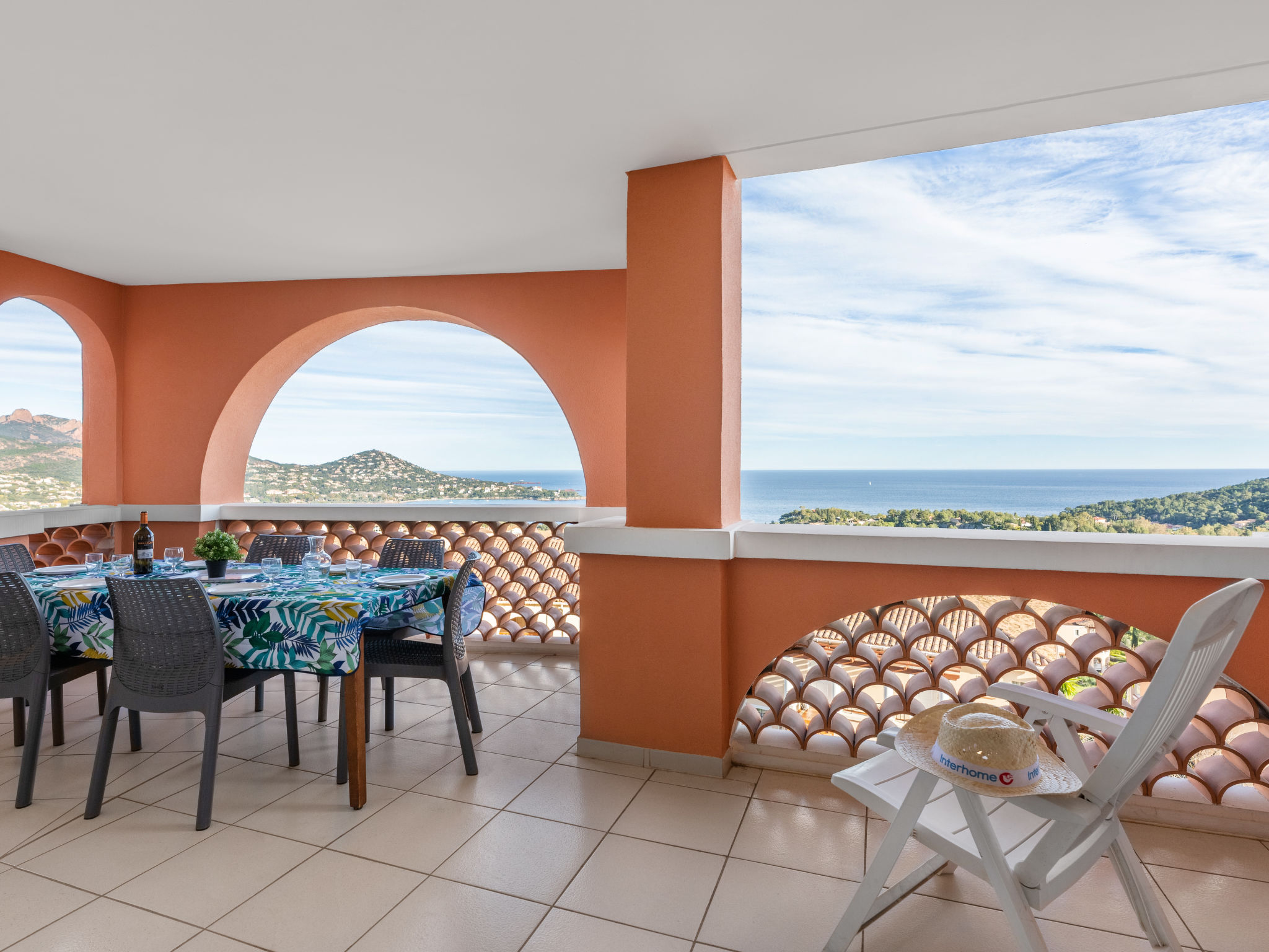 Foto 1 - Apartamento de 2 quartos em Saint-Raphaël com piscina e vistas do mar