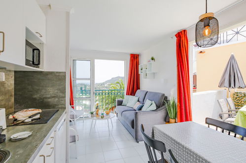 Photo 8 - 1 bedroom Apartment in Saint-Raphaël with swimming pool and garden