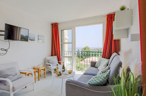 Photo 1 - 1 bedroom Apartment in Saint-Raphaël with swimming pool and garden