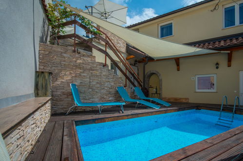 Foto 1 - Casa con 4 camere da letto a Matulji con piscina privata e terrazza