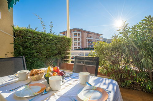 Foto 15 - Apartamento de 1 habitación en Fréjus con terraza y vistas al mar