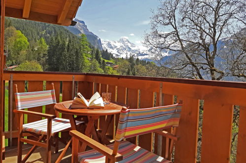 Foto 5 - Appartamento con 3 camere da letto a Lauterbrunnen con vista sulle montagne