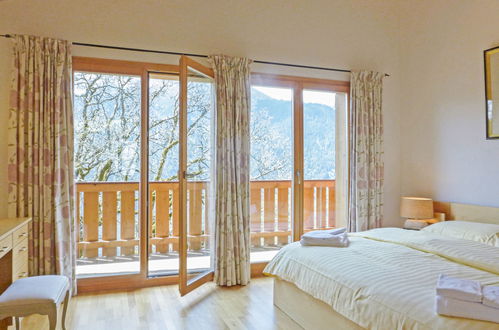 Foto 4 - Appartamento con 3 camere da letto a Lauterbrunnen con vista sulle montagne