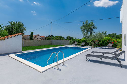 Photo 35 - Maison de 4 chambres à Svetvinčenat avec piscine privée et jardin