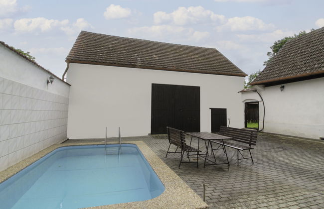 4 bedroom House in Sedlec with private pool and garden - Photo 10