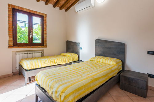 Foto 18 - Appartamento con 2 camere da letto a Montecatini Val di Cecina con piscina e giardino