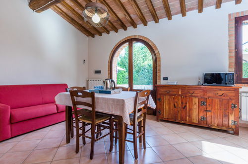 Foto 7 - Apartamento de 2 quartos em Montecatini Val di Cecina com piscina e jardim