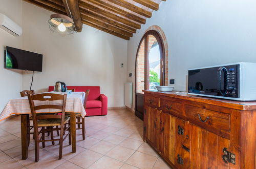 Photo 10 - 2 bedroom Apartment in Montecatini Val di Cecina with swimming pool and garden