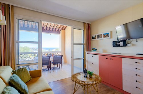Foto 9 - Apartment mit 1 Schlafzimmer in Saint-Raphaël mit schwimmbad und blick aufs meer