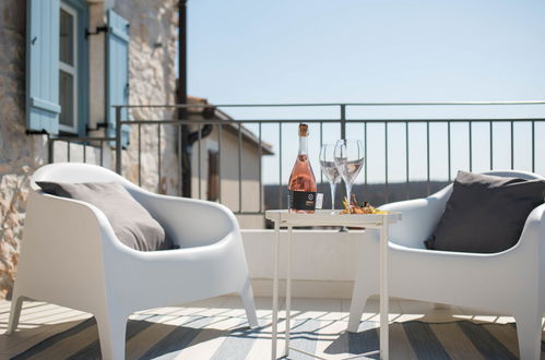 Photo 17 - Maison de 2 chambres à Brtonigla avec piscine privée et terrasse