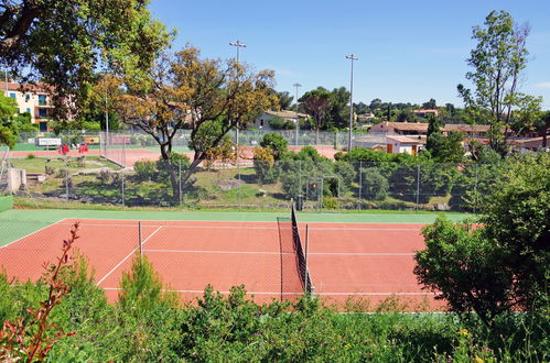 Foto 5 - Apartamento em Saint-Raphaël com piscina e terraço