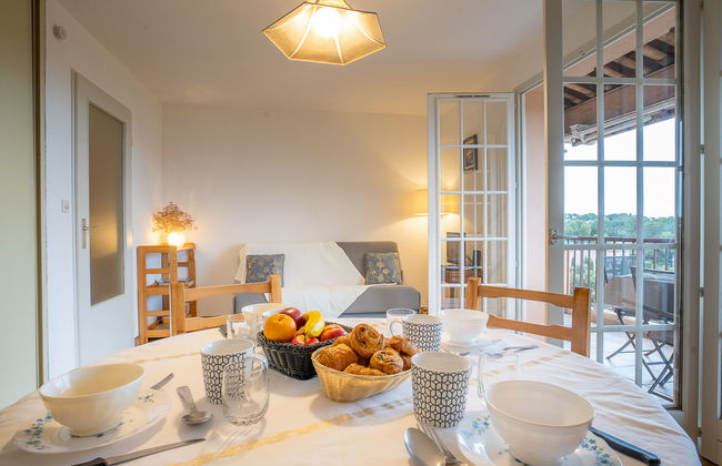 1 bedroom Apartment in Saint-Raphaël with swimming pool and terrace - Photo 3