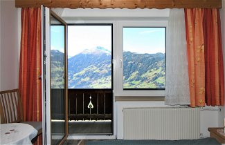Foto 1 - Apartamento de 4 habitaciones en Hart im Zillertal con vistas a la montaña