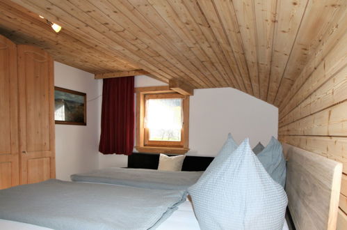 Foto 21 - Appartamento con 4 camere da letto a Hart im Zillertal con vista sulle montagne