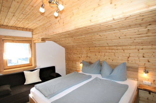 Foto 6 - Appartamento con 4 camere da letto a Hart im Zillertal con vista sulle montagne