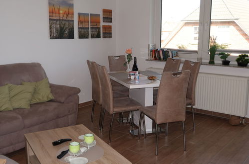 Photo 3 - 2 bedroom Apartment in Warwerort with garden and sea view