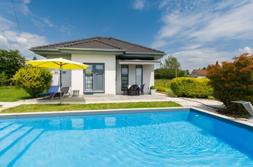 Foto 11 - Casa de 2 quartos em Ábrahámhegy com piscina privada e jardim