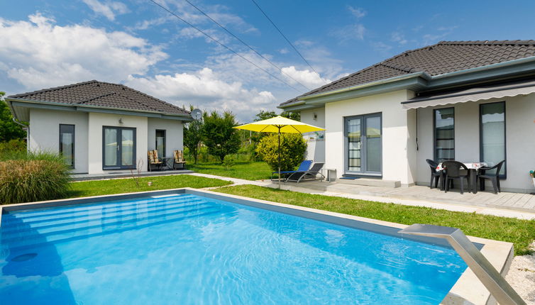 Photo 1 - Maison de 2 chambres à Ábrahámhegy avec piscine privée et vues sur la montagne