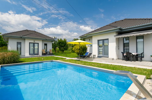 Foto 1 - Haus mit 2 Schlafzimmern in Ábrahámhegy mit privater pool und blick auf die berge