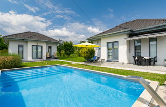 Foto 1 - Casa de 2 quartos em Ábrahámhegy com piscina privada e vista para a montanha