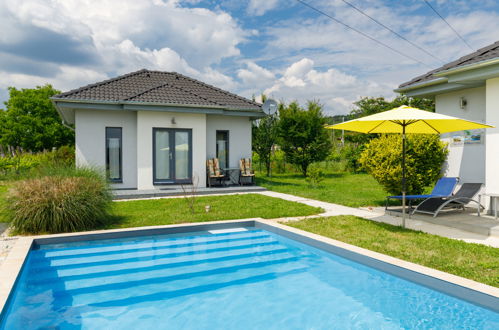 Foto 12 - Casa de 2 habitaciones en Ábrahámhegy con piscina privada y vistas a la montaña