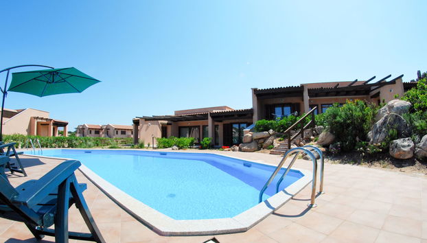 Maison de 4 chambres à Trinità d'Agultu e Vignola avec piscine et jardin - Photo 3
