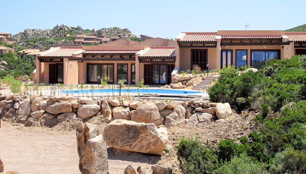 4 bedroom House in Trinità d'Agultu e Vignola with swimming pool and garden - Photo 2