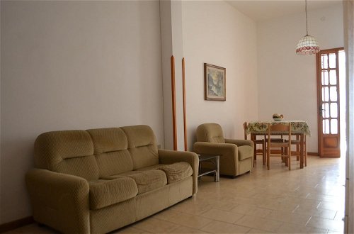 Foto 12 - Charming Holiday Home Near The Beach With A Terrace Parking Available, Pets