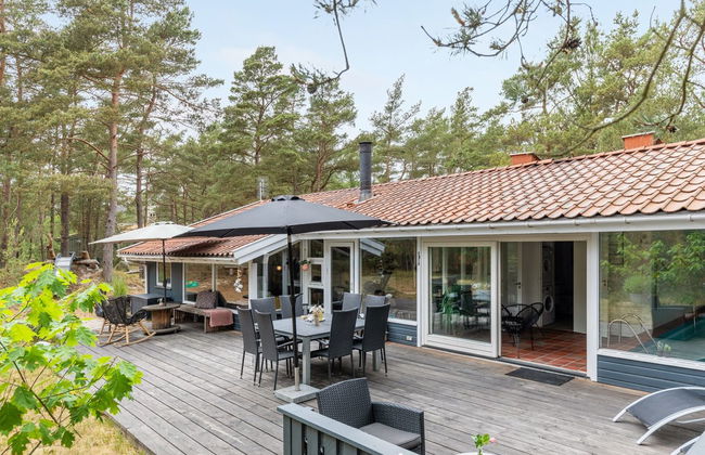 Casa de 3 quartos em Nexø com piscina privada e terraço - Foto 1