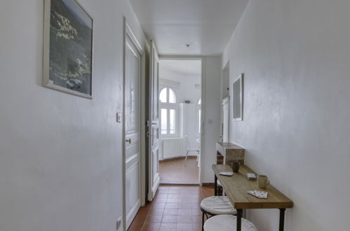 Photo 24 - Appartement de 5 chambres à Saint-Cyr-sur-Mer avec jardin et vues à la mer