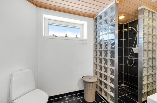 Foto 18 - Haus mit 4 Schlafzimmern in Ringkøbing mit privater pool und terrasse