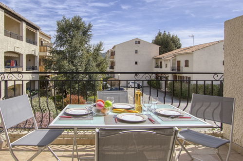 Photo 2 - Apartment in Saint-Cyr-sur-Mer with terrace and sea view